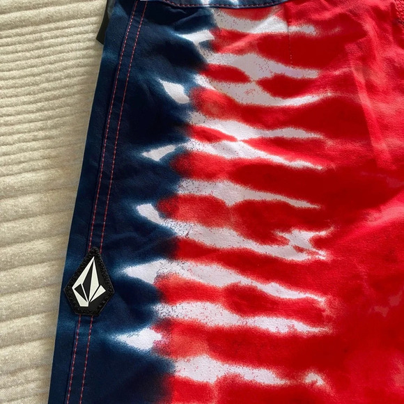Volcom Boys Swim Board Bathing Trunks red whit blue NEW size 12 - Picture 6 of 9